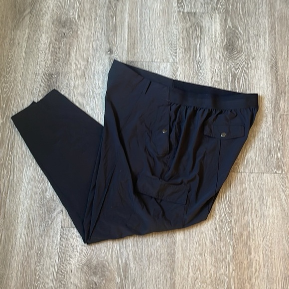 Athleta Vienna Cargo Pant Hike Everyday Athleisure black size 22 casual outdoor - Picture 6 of 6